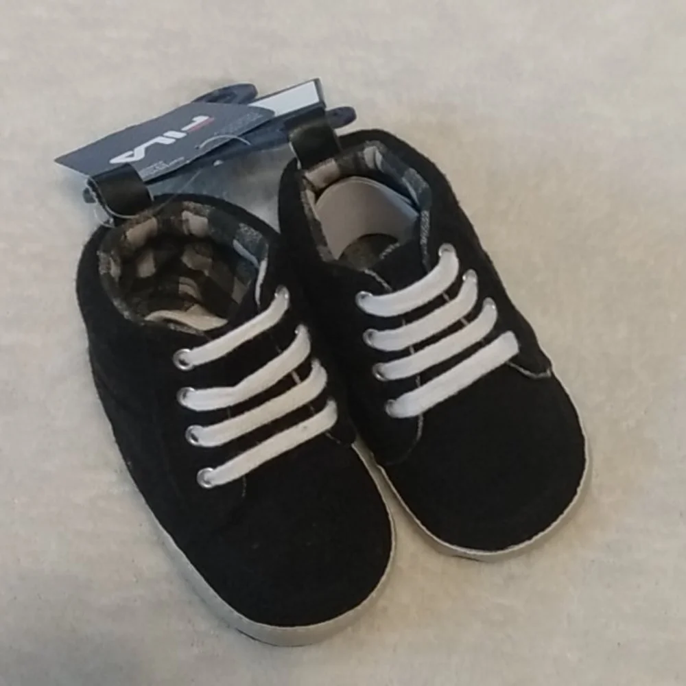 NWT Fila Black & White Crib Shoes 6-9 Months